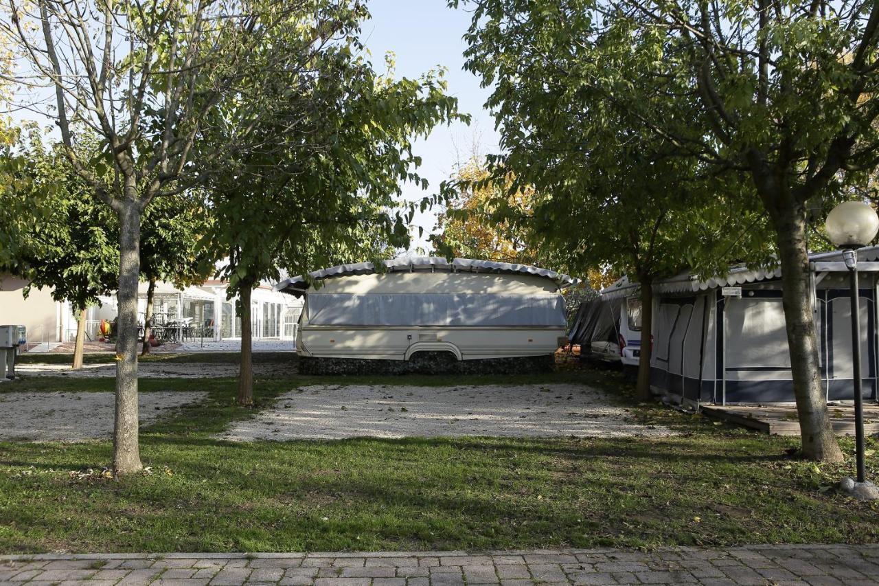 Camping Da Giovanni بسكييرا ديل غاردا المظهر الخارجي الصورة